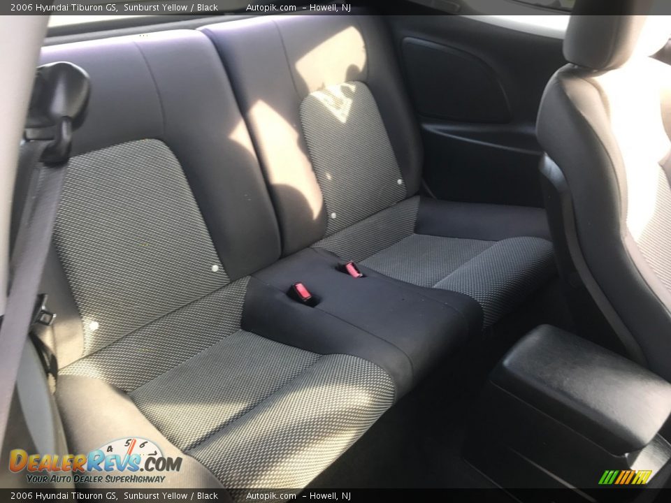 2006 Hyundai Tiburon GS Sunburst Yellow / Black Photo #18