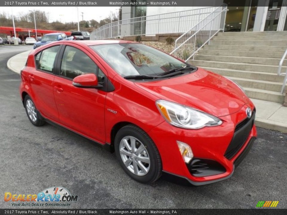 Front 3/4 View of 2017 Toyota Prius c Two Photo #1