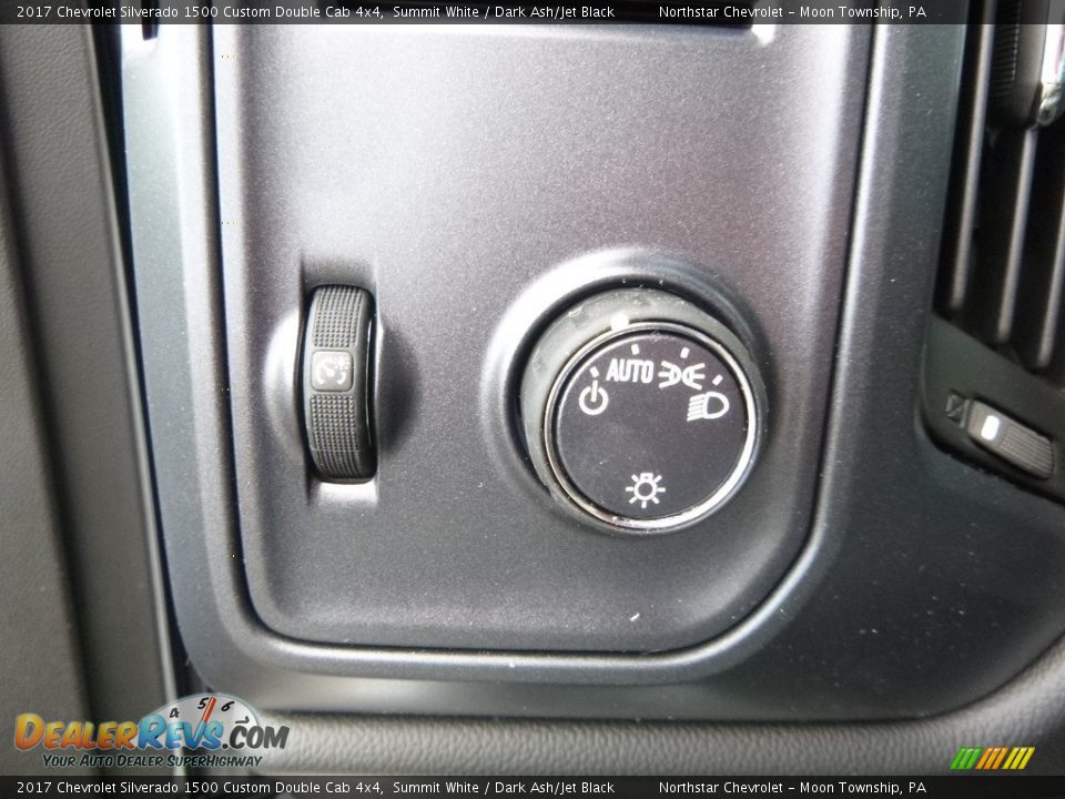 2017 Chevrolet Silverado 1500 Custom Double Cab 4x4 Summit White / Dark Ash/Jet Black Photo #17