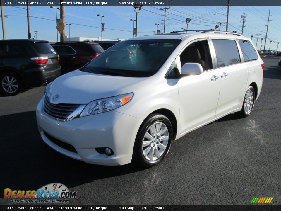 Front 3/4 View of 2015 Toyota Sienna XLE AWD Photo #2