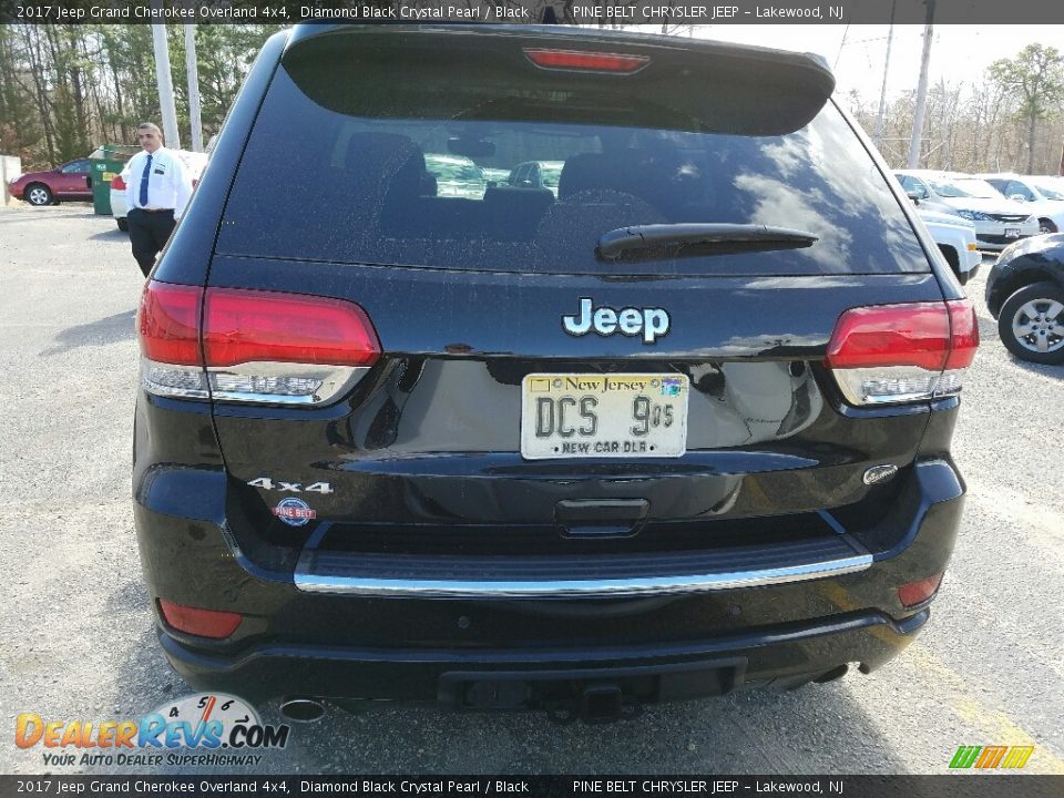 2017 Jeep Grand Cherokee Overland 4x4 Diamond Black Crystal Pearl / Black Photo #5