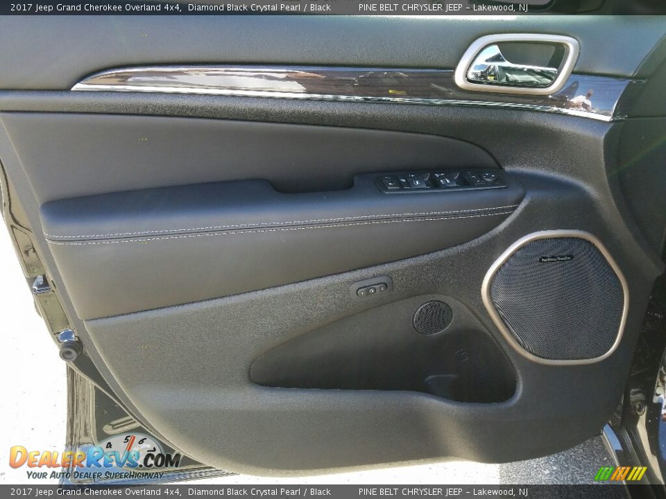 2017 Jeep Grand Cherokee Overland 4x4 Diamond Black Crystal Pearl / Black Photo #6