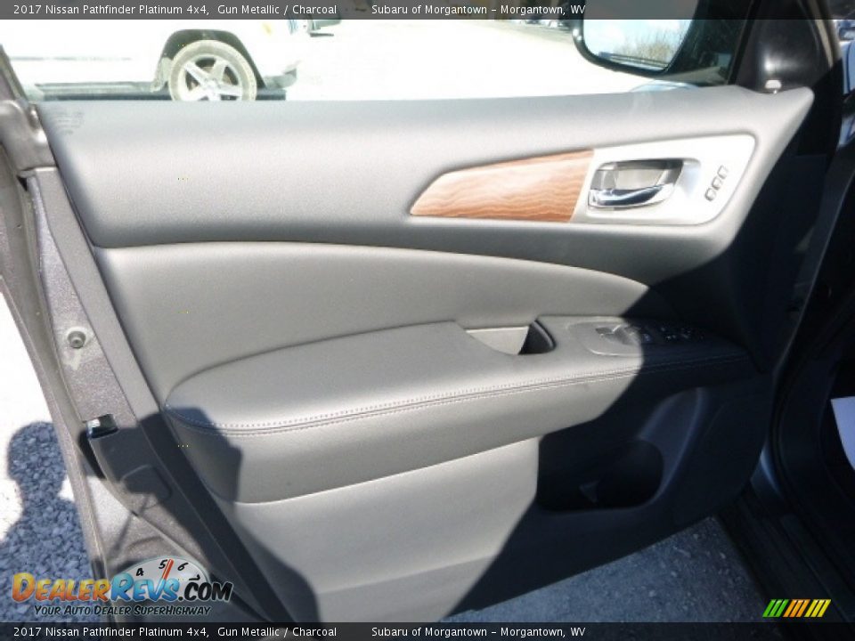 Door Panel of 2017 Nissan Pathfinder Platinum 4x4 Photo #15
