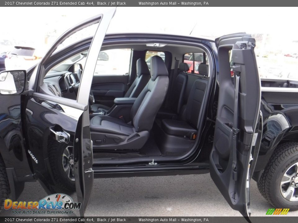 Front Seat of 2017 Chevrolet Colorado Z71 Extended Cab 4x4 Photo #12