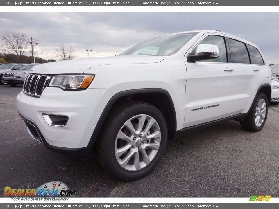 Front 3/4 View of 2017 Jeep Grand Cherokee Limited Photo #1