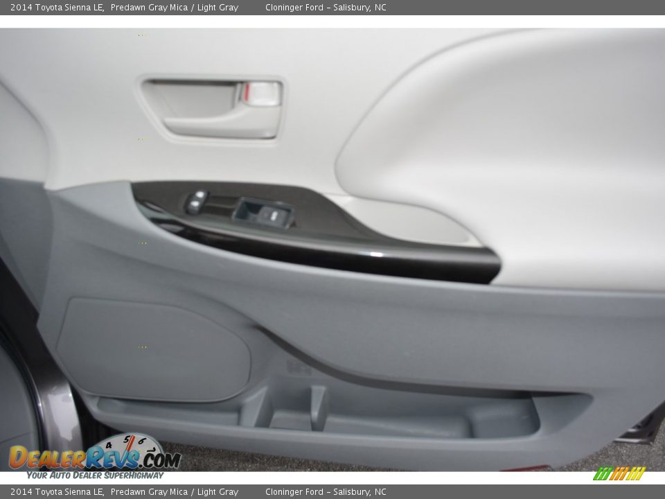 2014 Toyota Sienna LE Predawn Gray Mica / Light Gray Photo #14