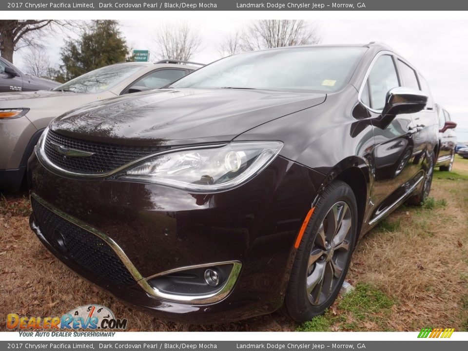 Front 3/4 View of 2017 Chrysler Pacifica Limited Photo #1