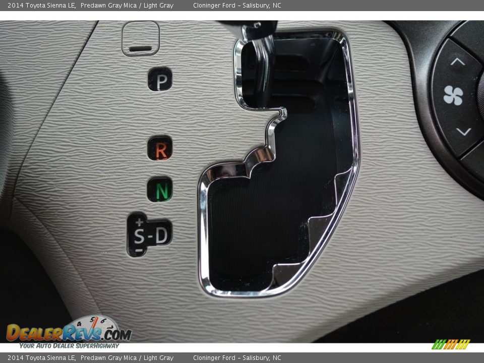 2014 Toyota Sienna LE Predawn Gray Mica / Light Gray Photo #19