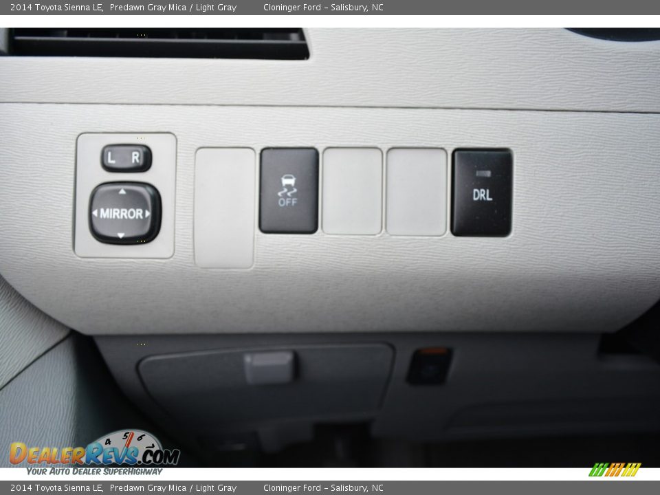 2014 Toyota Sienna LE Predawn Gray Mica / Light Gray Photo #24