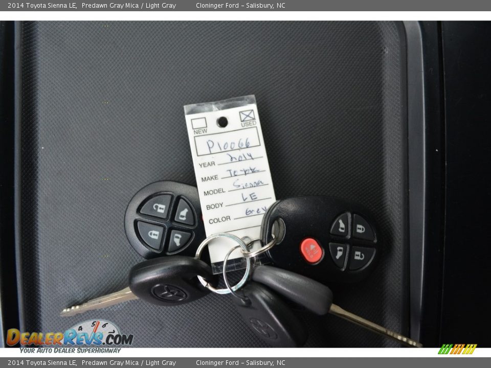 2014 Toyota Sienna LE Predawn Gray Mica / Light Gray Photo #25