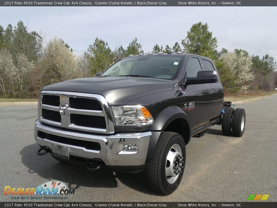 Front 3/4 View of 2017 Ram 4500 Tradesman Crew Cab 4x4 Chassis Photo #2