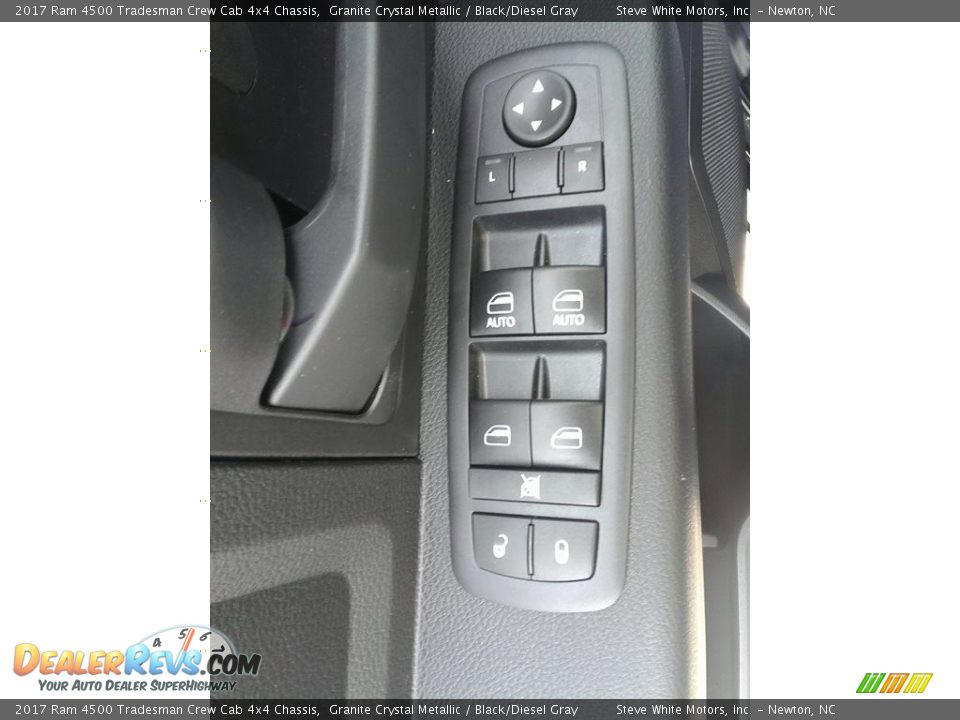 Controls of 2017 Ram 4500 Tradesman Crew Cab 4x4 Chassis Photo #9