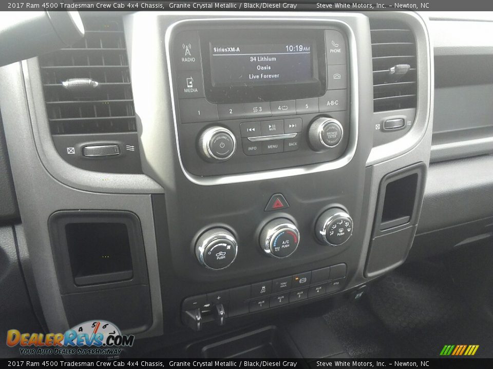 Controls of 2017 Ram 4500 Tradesman Crew Cab 4x4 Chassis Photo #19
