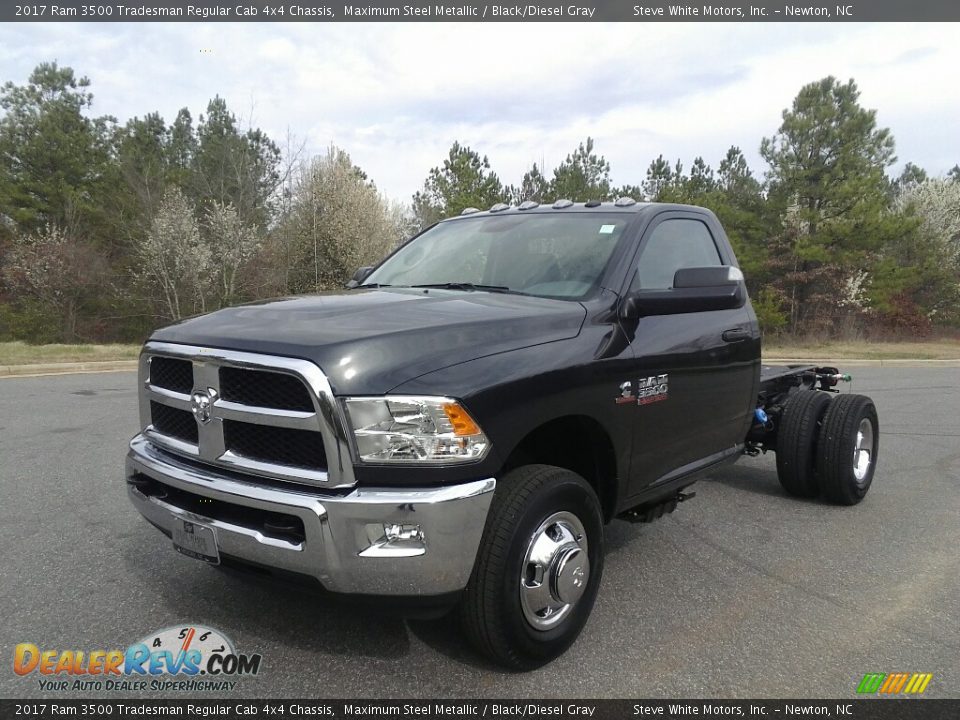Front 3/4 View of 2017 Ram 3500 Tradesman Regular Cab 4x4 Chassis Photo #2