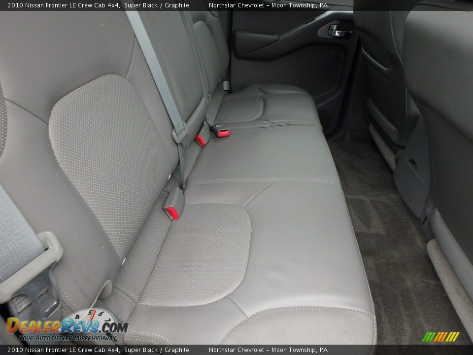 2010 Nissan Frontier LE Crew Cab 4x4 Super Black / Graphite Photo #18