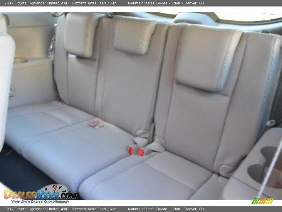 2017 Toyota Highlander Limited AWD Blizzard White Pearl / Ash Photo #7