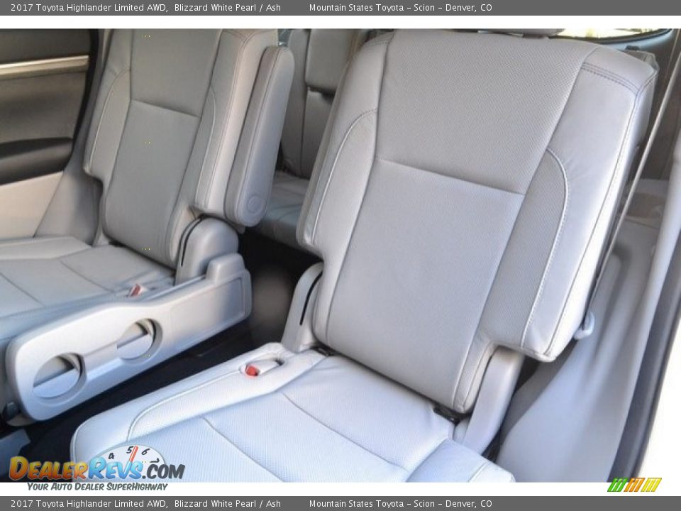 2017 Toyota Highlander Limited AWD Blizzard White Pearl / Ash Photo #8