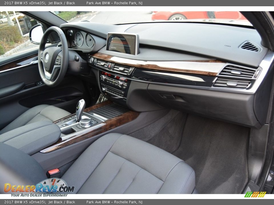 Dashboard of 2017 BMW X5 xDrive35i Photo #28