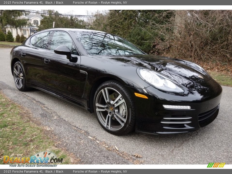 Front 3/4 View of 2015 Porsche Panamera 4S Photo #8