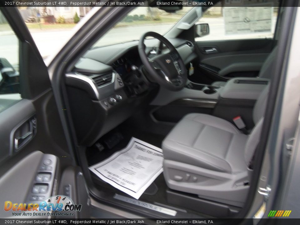 2017 Chevrolet Suburban LT 4WD Pepperdust Metallic / Jet Black/Dark Ash Photo #16
