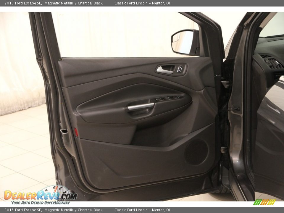 2015 Ford Escape SE Magnetic Metallic / Charcoal Black Photo #4