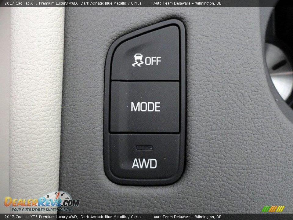 Controls of 2017 Cadillac XT5 Premium Luxury AWD Photo #13