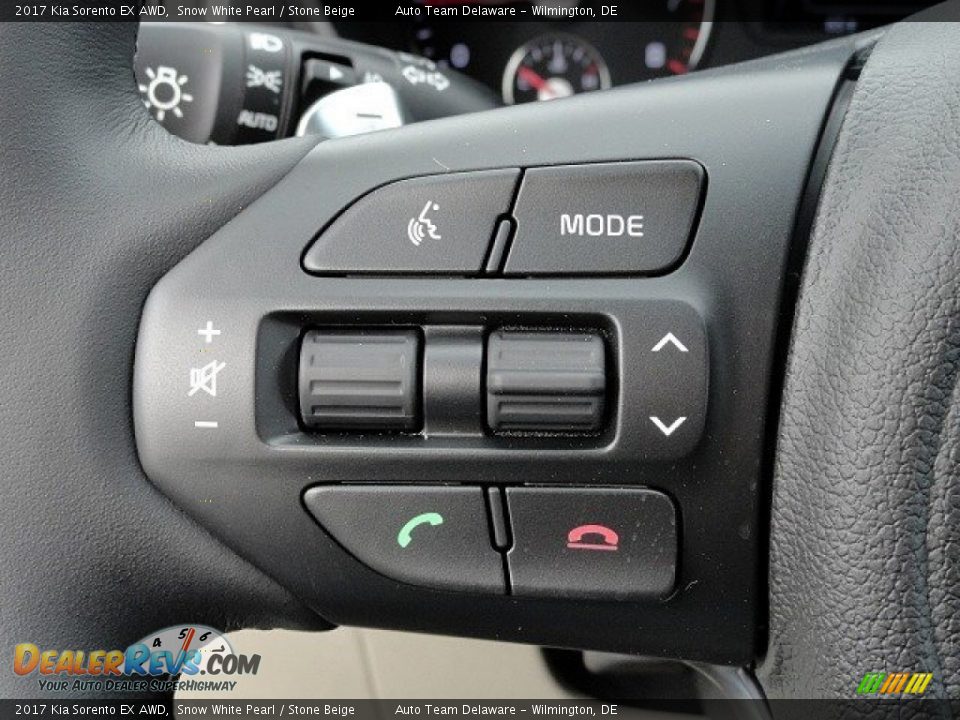Controls of 2017 Kia Sorento EX AWD Photo #23