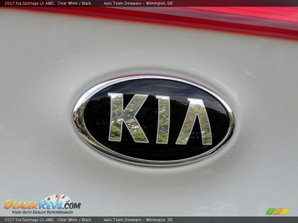 2017 Kia Sportage LX AWD Clear White / Black Photo #26
