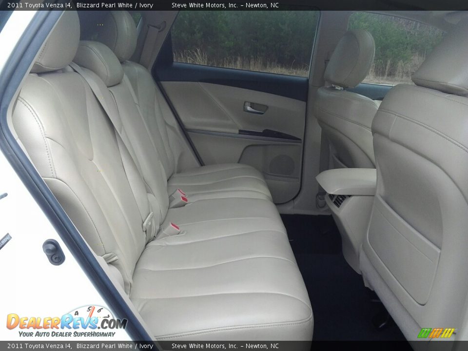 2011 Toyota Venza I4 Blizzard Pearl White / Ivory Photo #13