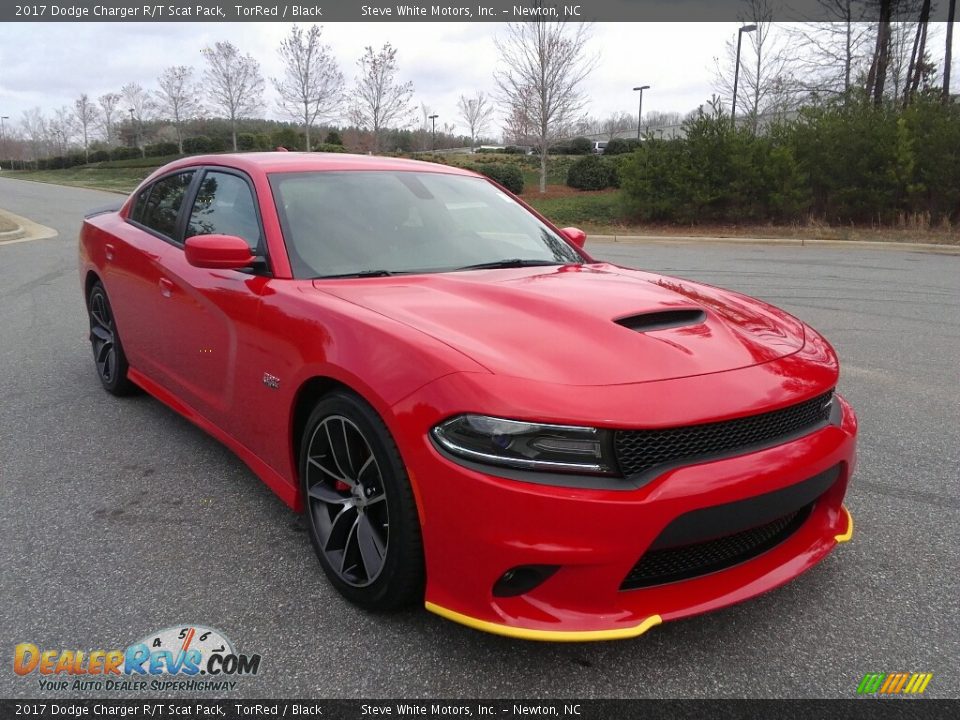 Front 3/4 View of 2017 Dodge Charger R/T Scat Pack Photo #4