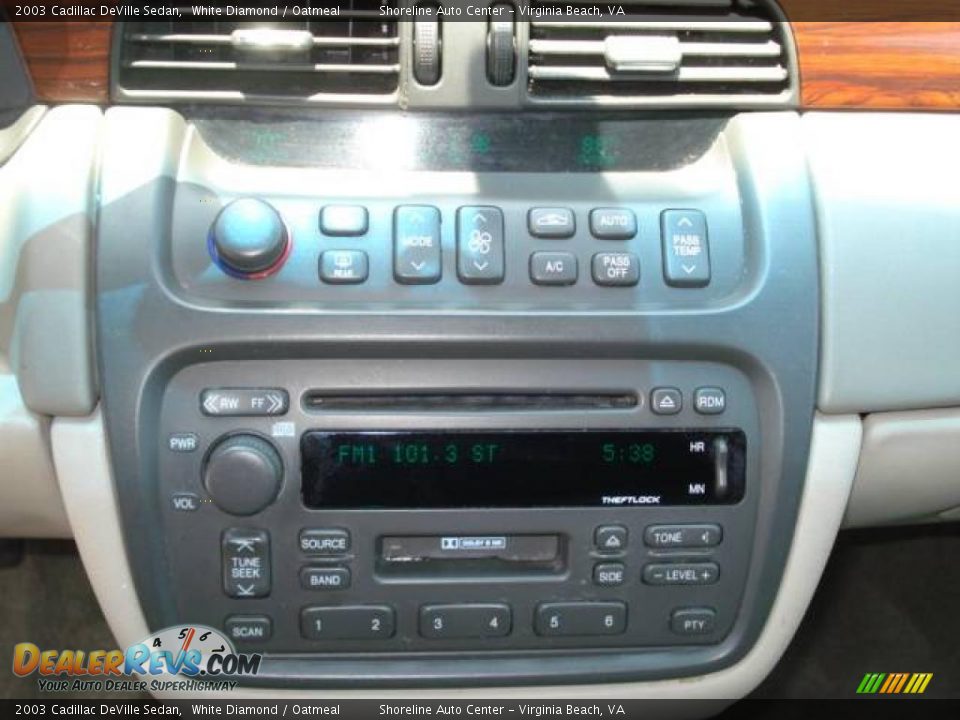 2003 Cadillac DeVille Sedan White Diamond / Oatmeal Photo #10
