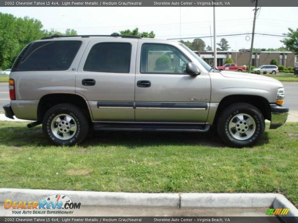 2002 Chevrolet Tahoe LS 4x4 Light Pewter Metallic / Medium Gray/Neutral Photo #6