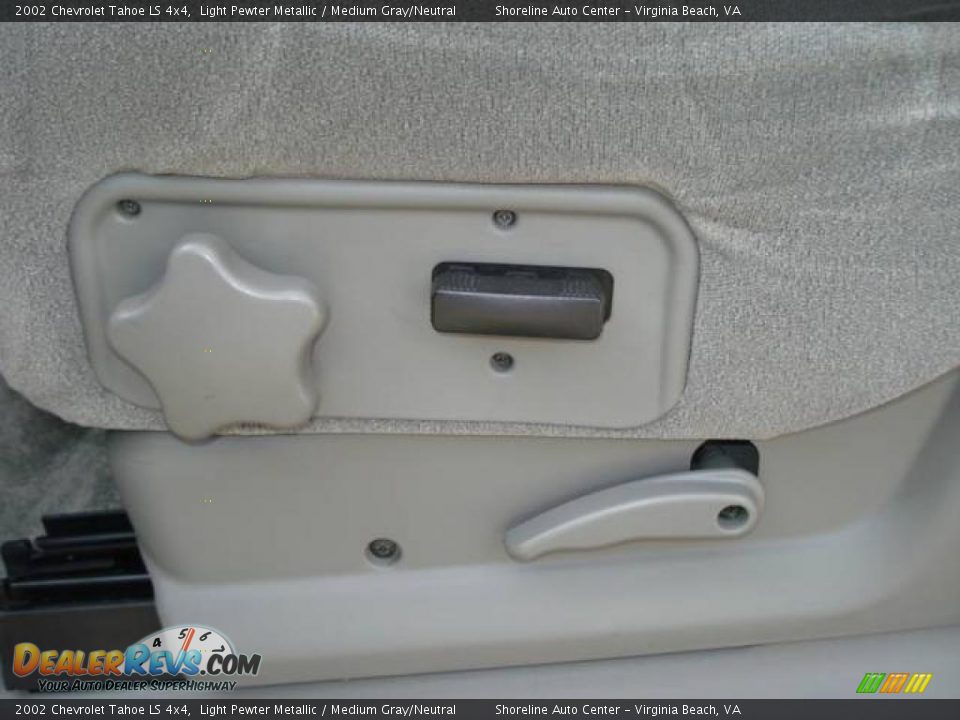 2002 Chevrolet Tahoe LS 4x4 Light Pewter Metallic / Medium Gray/Neutral Photo #15