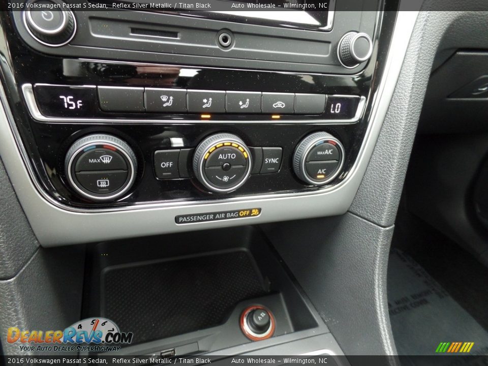 Controls of 2016 Volkswagen Passat S Sedan Photo #19