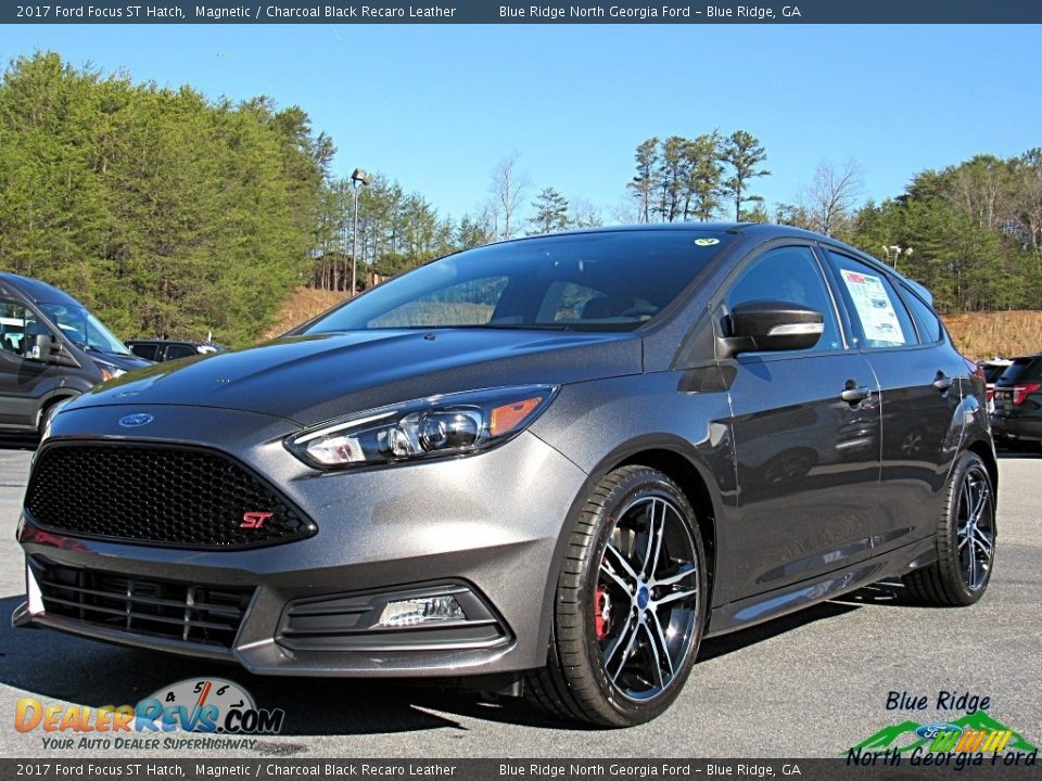 Front 3/4 View of 2017 Ford Focus ST Hatch Photo #1