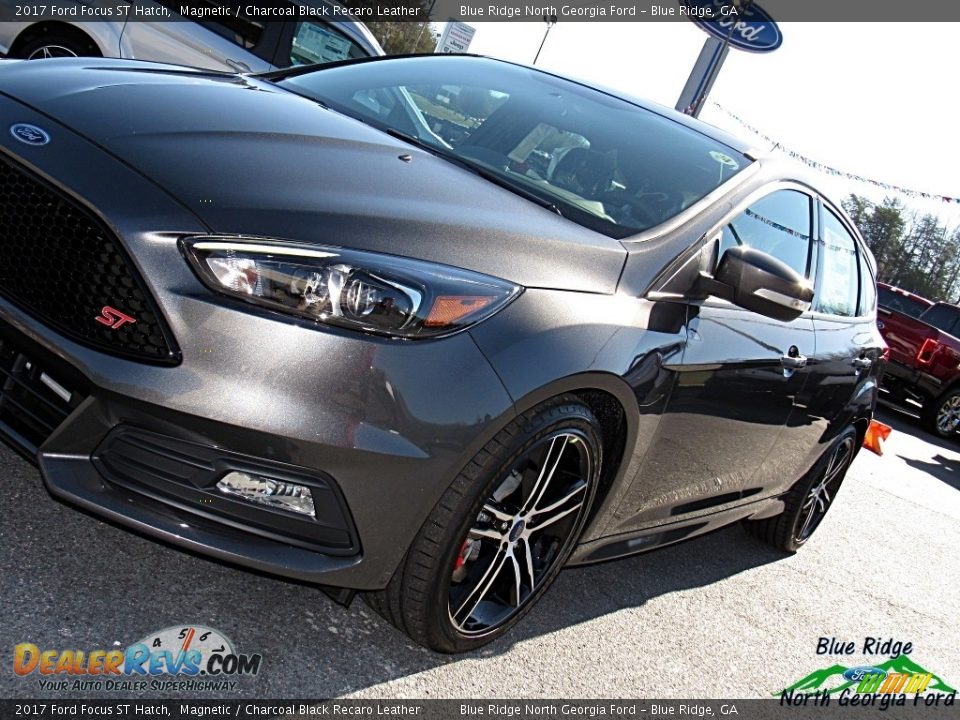 2017 Ford Focus ST Hatch Magnetic / Charcoal Black Recaro Leather Photo #31