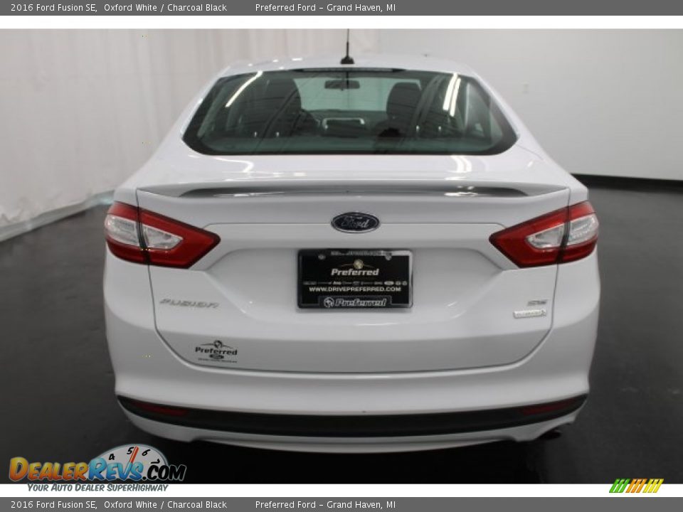 2016 Ford Fusion SE Oxford White / Charcoal Black Photo #24