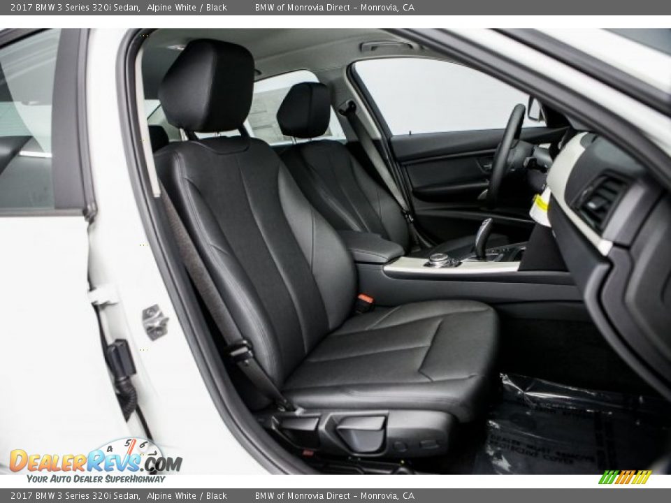 2017 BMW 3 Series 320i Sedan Alpine White / Black Photo #2