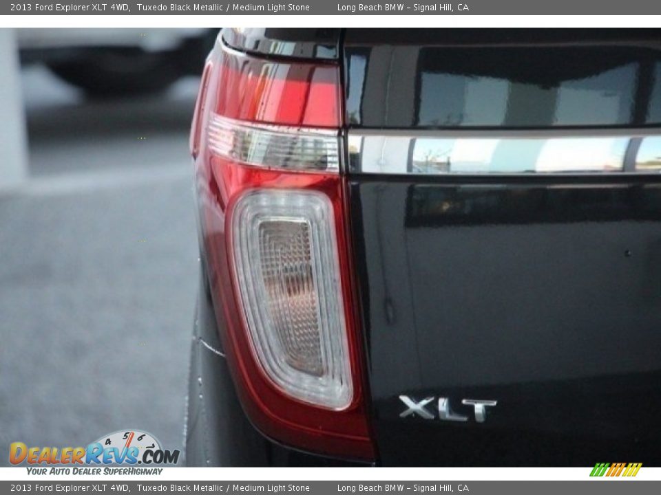 2013 Ford Explorer XLT 4WD Tuxedo Black Metallic / Medium Light Stone Photo #10