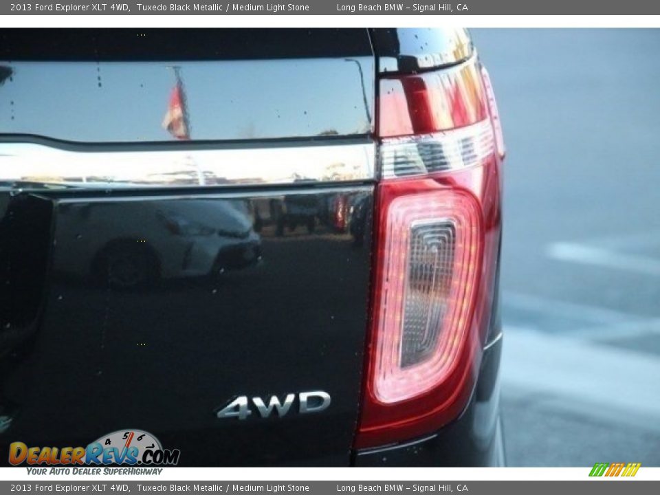 2013 Ford Explorer XLT 4WD Tuxedo Black Metallic / Medium Light Stone Photo #12