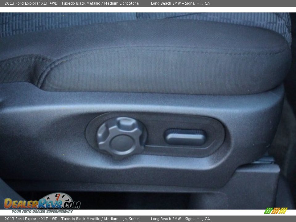 2013 Ford Explorer XLT 4WD Tuxedo Black Metallic / Medium Light Stone Photo #30