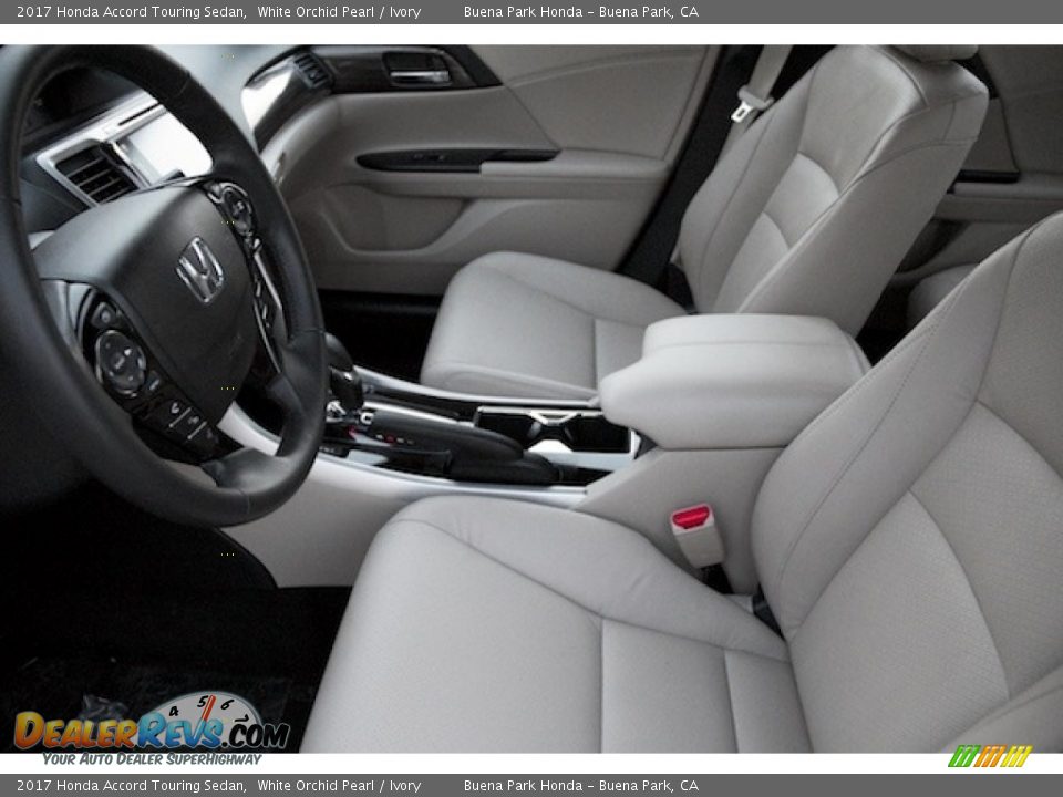 2017 Honda Accord Touring Sedan White Orchid Pearl / Ivory Photo #9