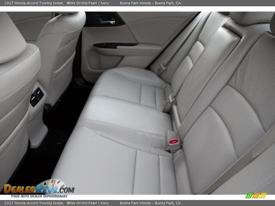 2017 Honda Accord Touring Sedan White Orchid Pearl / Ivory Photo #12