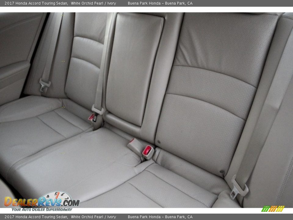 2017 Honda Accord Touring Sedan White Orchid Pearl / Ivory Photo #15