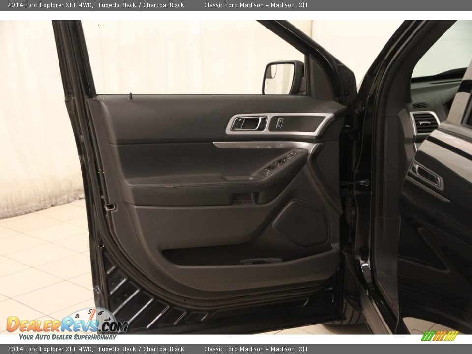 2014 Ford Explorer XLT 4WD Tuxedo Black / Charcoal Black Photo #4