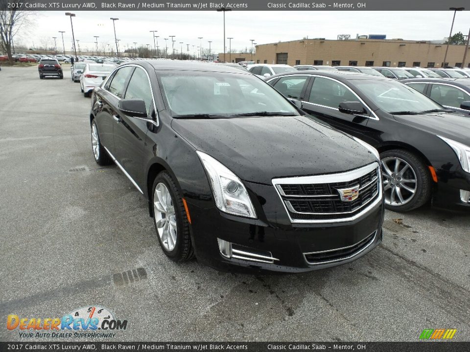 Front 3/4 View of 2017 Cadillac XTS Luxury AWD Photo #1