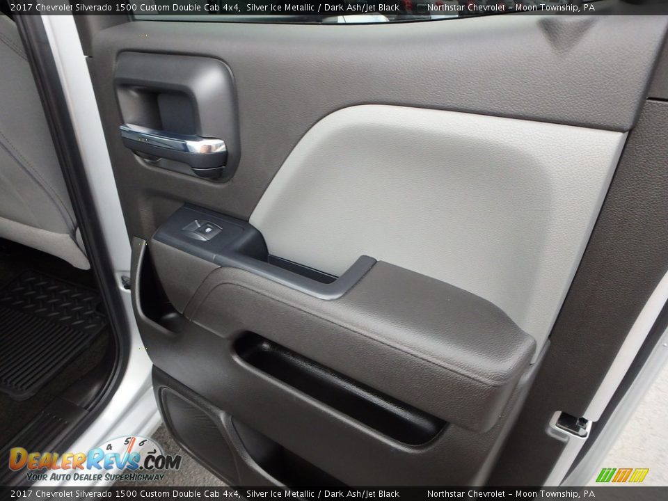 2017 Chevrolet Silverado 1500 Custom Double Cab 4x4 Silver Ice Metallic / Dark Ash/Jet Black Photo #18