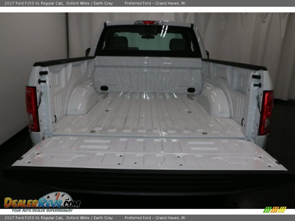 2017 Ford F150 XL Regular Cab Oxford White / Earth Gray Photo #9
