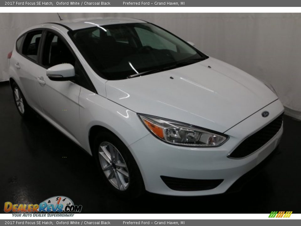 2017 Ford Focus SE Hatch Oxford White / Charcoal Black Photo #7