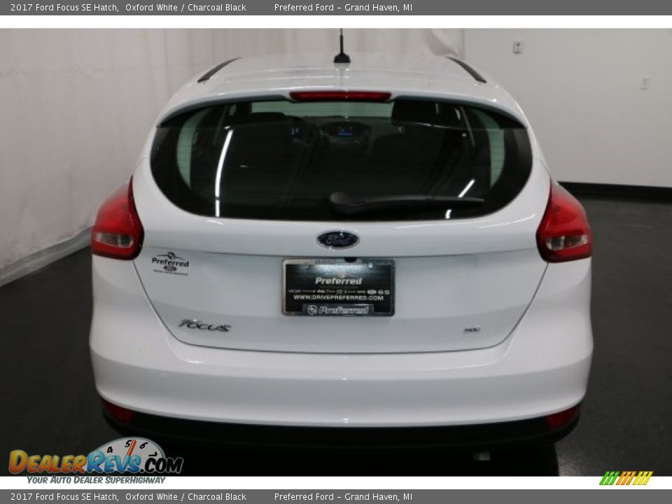 2017 Ford Focus SE Hatch Oxford White / Charcoal Black Photo #9